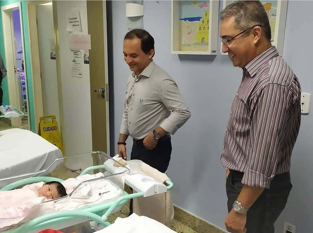 Ted Conti em atividade de campanha com apoiadores
